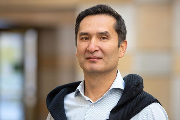 Alisher Khamidov on campus as first recipient of Alumni Visiting Research Fellowship